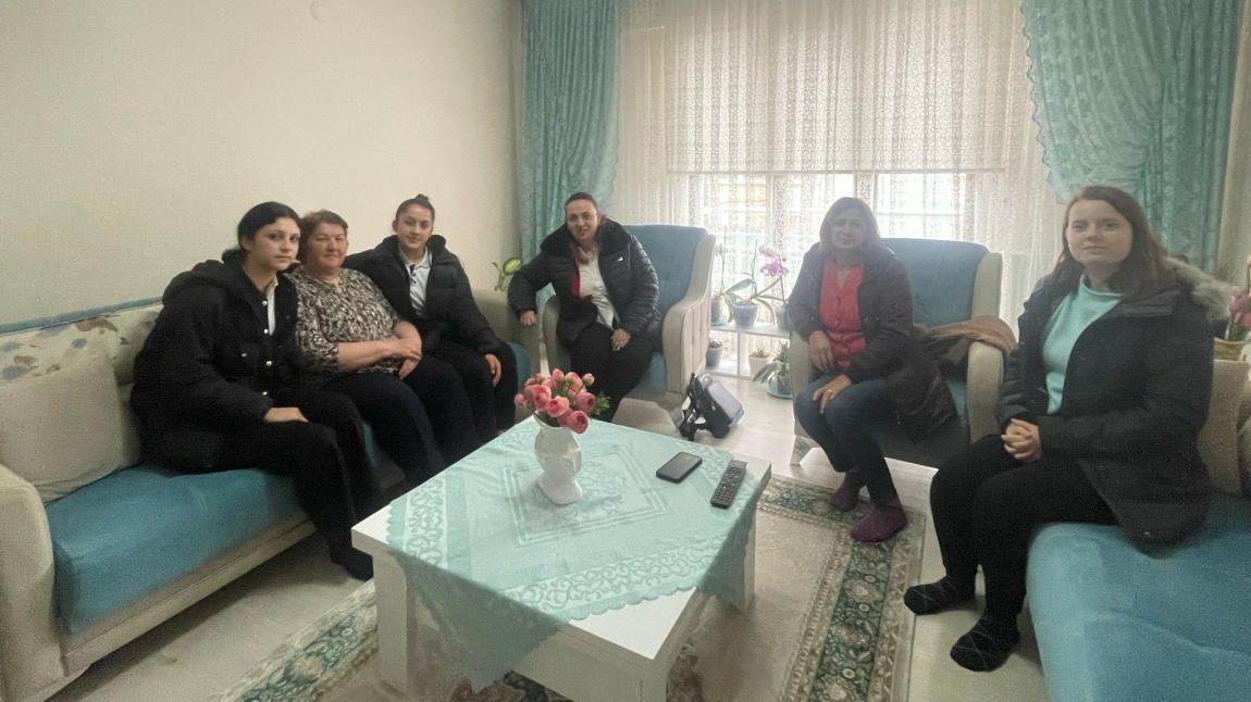 18 Mart Çanakkale Deniz Zaferi ve Şehitleri Anma Günü etkinlikleri kapsamında Şehit Ziya ORHAN’ın ailesine ziyarette bulunduk.
